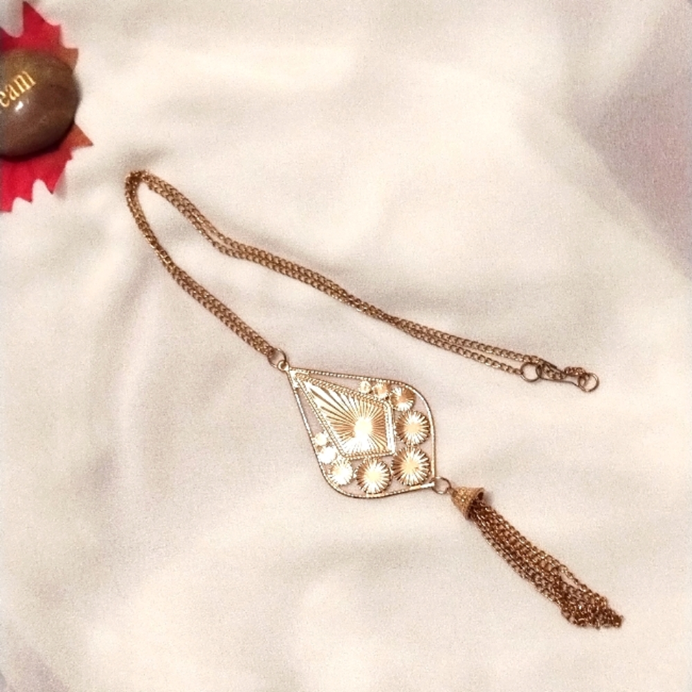 Gold tone Pendant Necklace